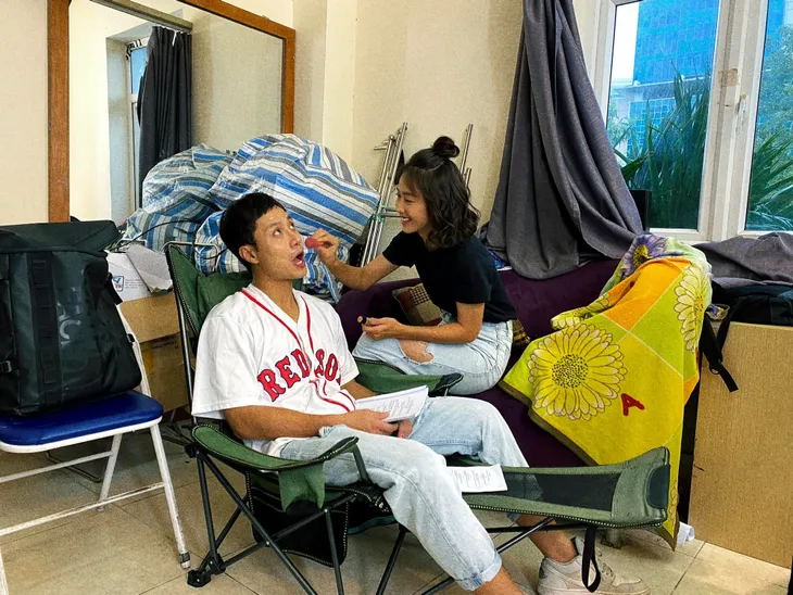 11 tháng 5 ngày: Sự thật thú vị về cảnh Thanh Sơn hôn Khả Ngân - Ảnh 5. 11 tháng 5 ngày: Sự thật thú vị về cảnh Thanh Sơn hôn Khả Ngân - Ảnh 5.
