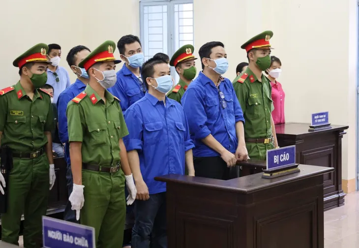 Trương Châu Hữu Danh và nhóm Báo Sạch lĩnh án tù, bị cấm hành nghề báo chí - Ảnh 1. Trương Châu Hữu Danh và nhóm Báo Sạch lĩnh án tù, bị cấm hành nghề báo chí - Ảnh 1.