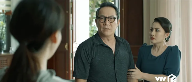 Mặt nạ gương - Tập 6: Bỏ qua lời cảnh báo của Tùng, Hoa ngày càng lún sâu vào nguy hiểm - Ảnh 1. Mặt nạ gương - Tập 6: Bỏ qua lời cảnh báo của Tùng, Hoa ngày càng lún sâu vào nguy hiểm - Ảnh 1.