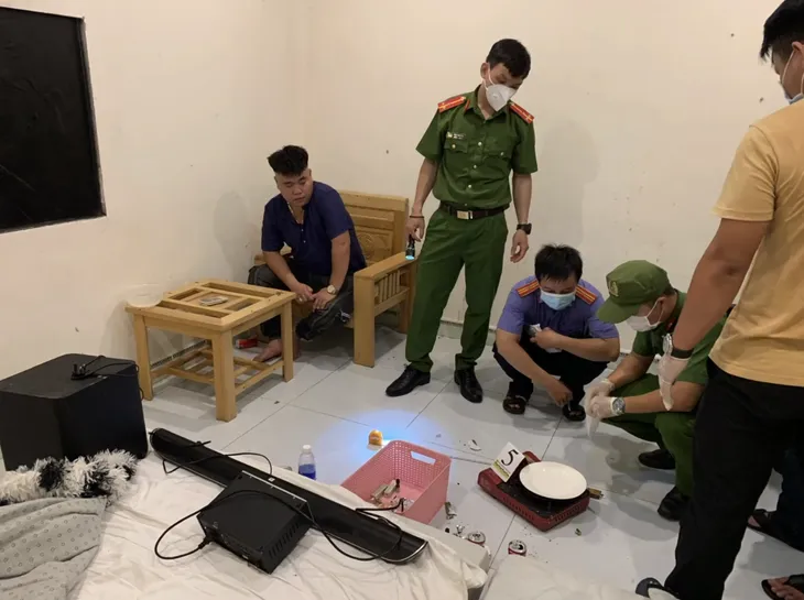Phát hiện nhiều tụ điểm ma túy tại quán karaoke, massage trá hình - Ảnh 1. Phát hiện nhiều tụ điểm ma túy tại quán karaoke, massage trá hình - Ảnh 1.