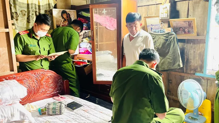 Bắt nguyên cán bộ công an “rửa tiền” liên quan đến trùm buôn lậu Mười Tường - Ảnh 1. Bắt nguyên cán bộ công an “rửa tiền” liên quan đến trùm buôn lậu Mười Tường - Ảnh 1.