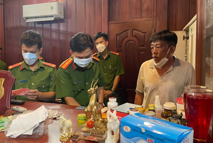 Bắt nguyên cán bộ công an “rửa tiền” liên quan đến trùm buôn lậu Mười Tường - Ảnh 2. Bắt nguyên cán bộ công an “rửa tiền” liên quan đến trùm buôn lậu Mười Tường - Ảnh 2.