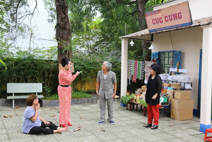 Nghệ sĩ Trung Dân làm chồng “chủ tiệm tạp hóa” Thanh Thủy trong Hẻm 168 - Ảnh 2. Nghệ sĩ Trung Dân làm chồng “chủ tiệm tạp hóa” Thanh Thủy trong Hẻm 168 - Ảnh 2.
