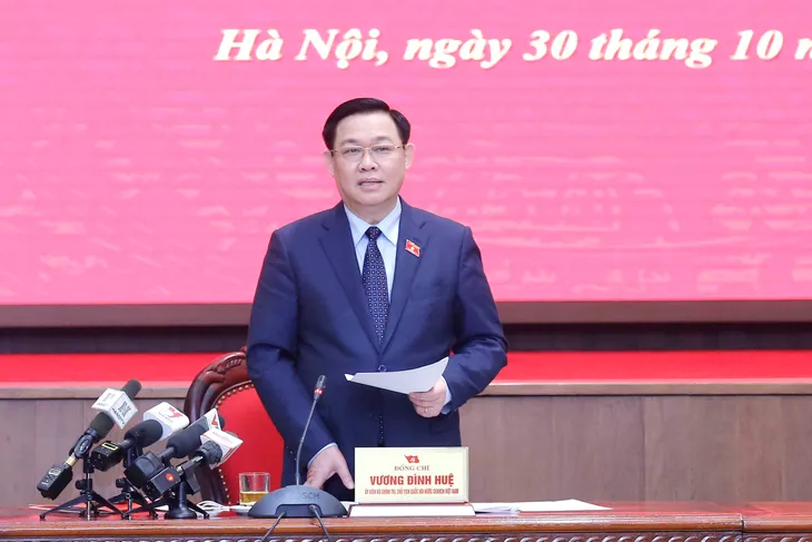Dự án Luật Thủ đô (sửa đổi): Cần nghiên cứu điều luật phù hợp với đặc trưng của Hà Nội - Ảnh 2. Dự án Luật Thủ đô (sửa đổi): Cần nghiên cứu điều luật phù hợp với đặc trưng của Hà Nội - Ảnh 2.