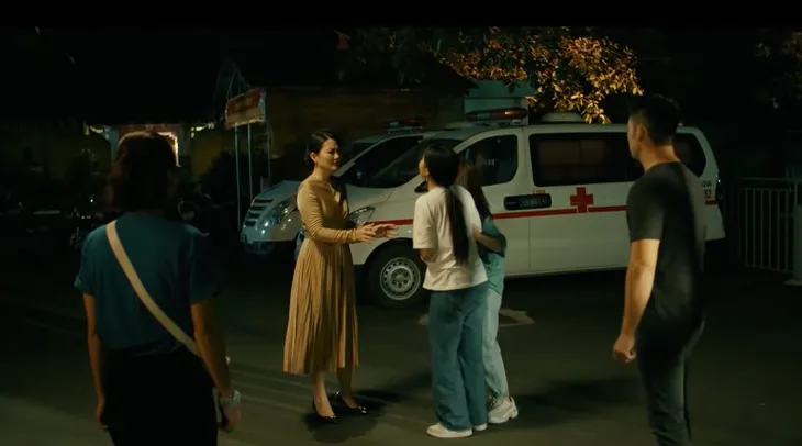 Nhi 11 tháng 5 ngày và bà Diễm Mặt nạ gương không ngờ diện chung thiết kế - Ảnh 5. Nhi 11 tháng 5 ngày và bà Diễm Mặt nạ gương không ngờ diện chung thiết kế - Ảnh 5.