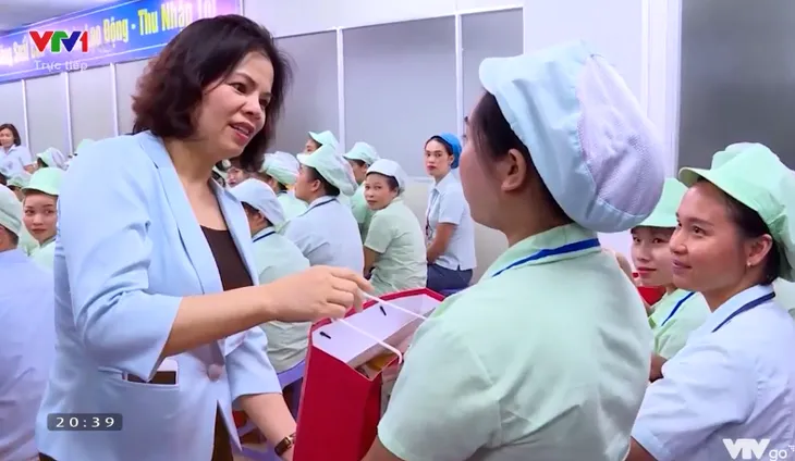 “Việt Nam - Khát vọng bình yên”: Tôn vinh lực lượng tuyến đầu chống dịch - Ảnh 2. “Việt Nam - Khát vọng bình yên”: Tôn vinh lực lượng tuyến đầu chống dịch - Ảnh 2.