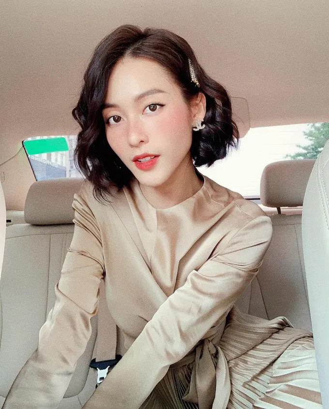 Nhi 11 tháng 5 ngày và bà Diễm Mặt nạ gương không ngờ diện chung thiết kế - Ảnh 2. Nhi 11 tháng 5 ngày và bà Diễm Mặt nạ gương không ngờ diện chung thiết kế - Ảnh 2.