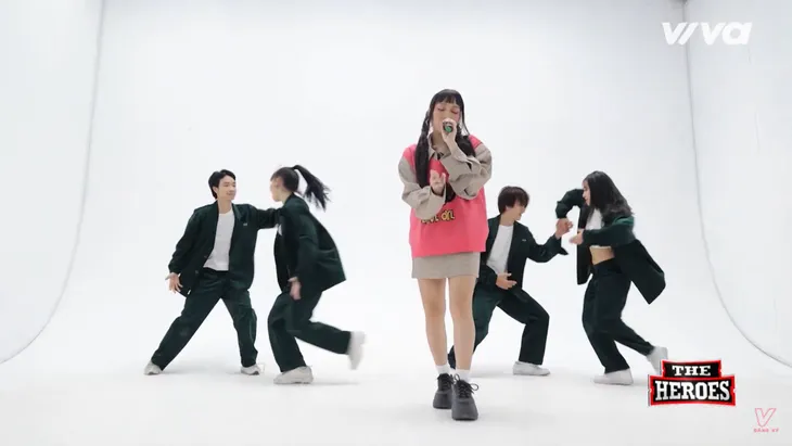 Ali Hoàng Dương “bắn rap” điên đảo, giành chiến thắng trước Lona tại The Heroes - Ảnh 6. Ali Hoàng Dương “bắn rap” điên đảo, giành chiến thắng trước Lona tại The Heroes - Ảnh 6.