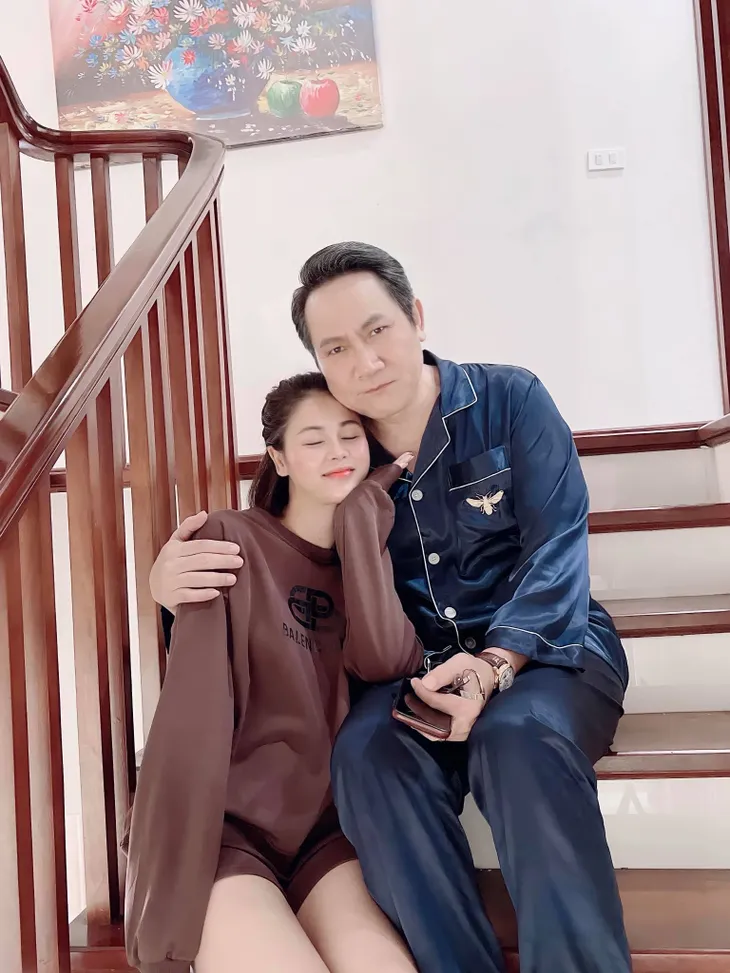 Diễn viên Việt tuần qua: Thu Hoài khoe lưng trần nuột nà, Việt Anh cùng Quỳnh Nga tưng bừng sinh nhật - Ảnh 4. Diễn viên Việt tuần qua: Thu Hoài khoe lưng trần nuột nà, Việt Anh cùng Quỳnh Nga tưng bừng sinh nhật - Ảnh 4.