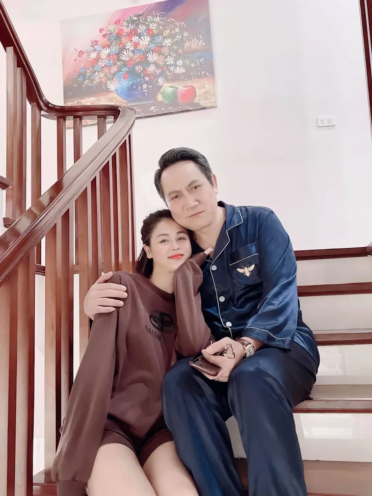 Diễn viên Việt tuần qua: Thu Hoài khoe lưng trần nuột nà, Việt Anh cùng Quỳnh Nga tưng bừng sinh nhật - Ảnh 5. Diễn viên Việt tuần qua: Thu Hoài khoe lưng trần nuột nà, Việt Anh cùng Quỳnh Nga tưng bừng sinh nhật - Ảnh 5.