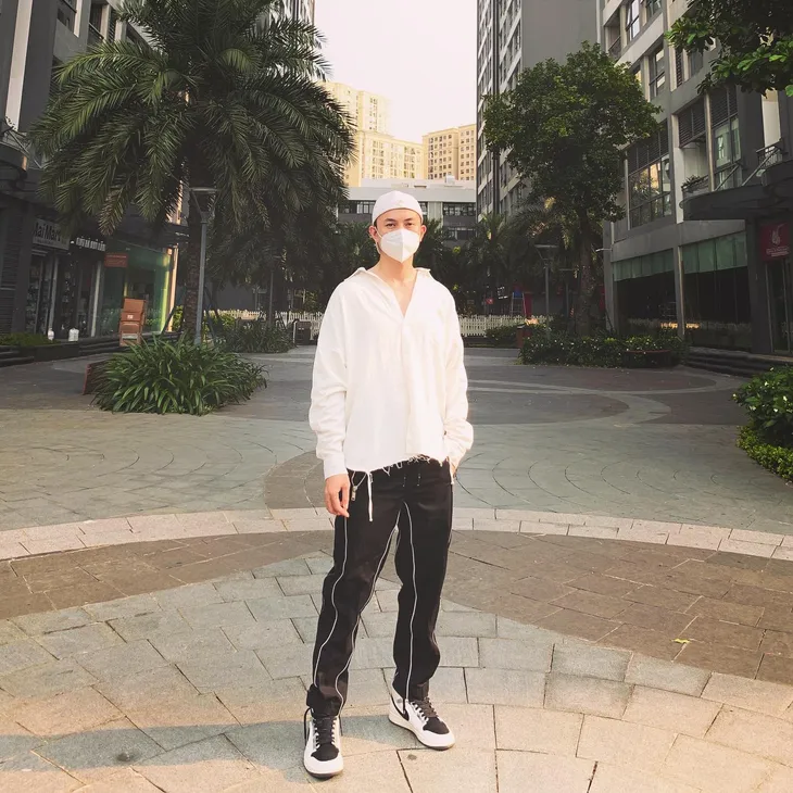 Diễn viên Việt tuần qua: Thu Hoài khoe lưng trần nuột nà, Việt Anh cùng Quỳnh Nga tưng bừng sinh nhật - Ảnh 15. Diễn viên Việt tuần qua: Thu Hoài khoe lưng trần nuột nà, Việt Anh cùng Quỳnh Nga tưng bừng sinh nhật - Ảnh 15.