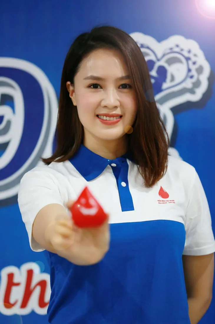Diễn viên Việt tuần qua: Thu Hoài khoe lưng trần nuột nà, Việt Anh cùng Quỳnh Nga tưng bừng sinh nhật - Ảnh 18. Diễn viên Việt tuần qua: Thu Hoài khoe lưng trần nuột nà, Việt Anh cùng Quỳnh Nga tưng bừng sinh nhật - Ảnh 18.