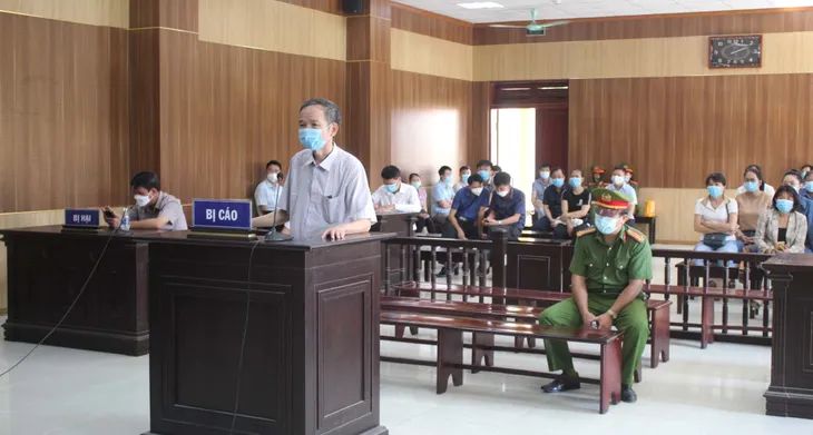 Tuyên phạt nguyên Phó Chủ tịch HĐND thị xã Nghi Sơn 30 tháng tù giam - Ảnh 1. Tuyên phạt nguyên Phó Chủ tịch HĐND thị xã Nghi Sơn 30 tháng tù giam - Ảnh 1.