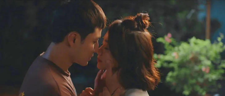 3 pha hôn hụt hú tim của Nhi - Đăng trong 11 tháng 5 ngày - Ảnh 4. 3 pha hôn hụt hú tim của Nhi - Đăng trong 11 tháng 5 ngày - Ảnh 4.