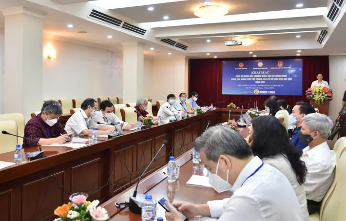 200 sản phẩm công bố khoa học và chuyển giao dự Sơ khảo Giải thưởng KHCN cho giảng viên trẻ 2021 - Ảnh 1. 200 sản phẩm công bố khoa học và chuyển giao dự Sơ khảo Giải thưởng KHCN cho giảng viên trẻ 2021 - Ảnh 1.