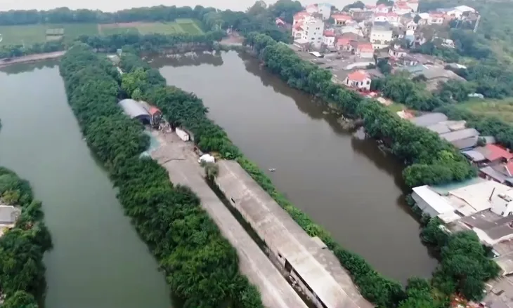 Sống gần lò giết mổ trâu bò, cả làng gánh ô nhiễm - Ảnh 1. Sống gần lò giết mổ trâu bò, cả làng gánh ô nhiễm - Ảnh 1.