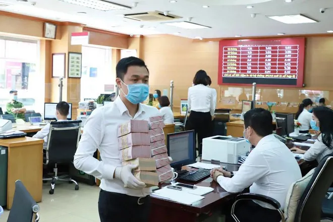 Tiền gửi của người dân vào ngân hàng thấp nhất gần 10 năm, vì sao? - Ảnh 1. Tiền gửi của người dân vào ngân hàng thấp nhất gần 10 năm, vì sao? - Ảnh 1.