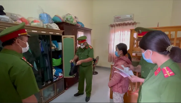 Khởi tố nguyên nữ kế toán lừa đảo chiếm đoạt trên 20 tỉ đồng - Ảnh 1. Khởi tố nguyên nữ kế toán lừa đảo chiếm đoạt trên 20 tỉ đồng - Ảnh 1.