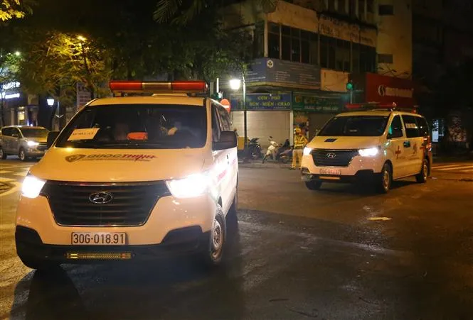 Xuyên đêm di chuyển bệnh nhân từ Bệnh viện Việt Đức sang bệnh viện khác - Ảnh 12. Xuyên đêm di chuyển bệnh nhân từ Bệnh viện Việt Đức sang bệnh viện khác - Ảnh 12.