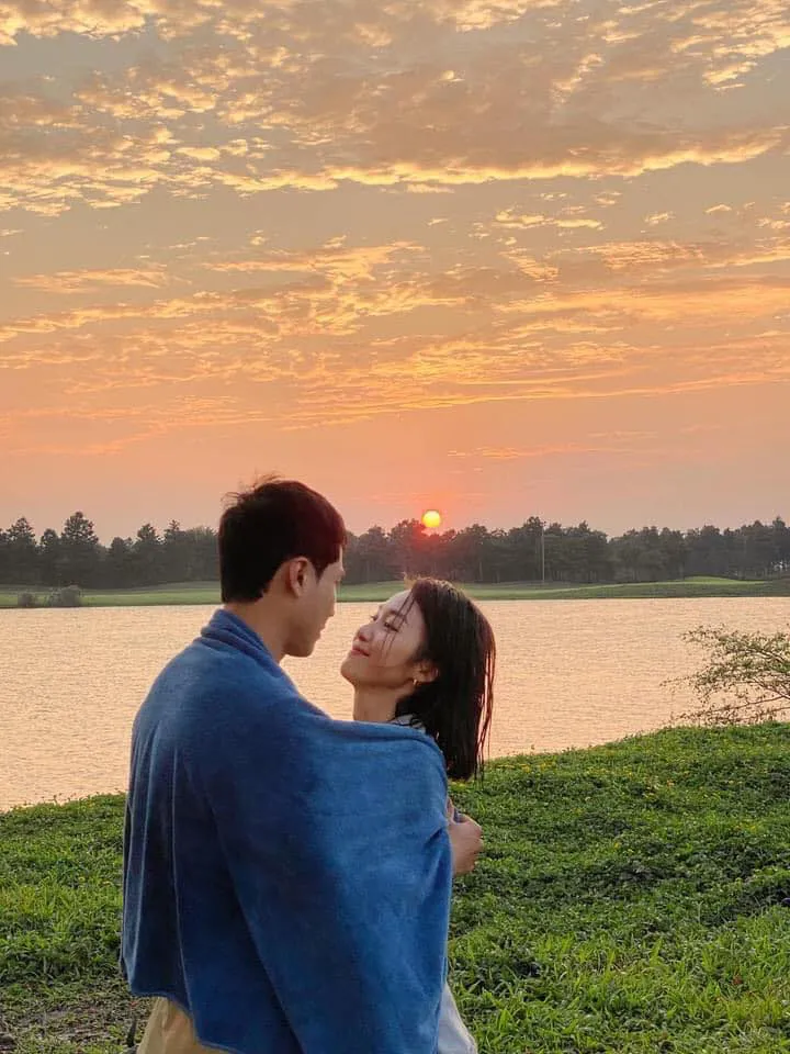 Hết vai, Thanh Sơn - Khả Ngân vẫn dính nhau như sam nghi vấn phim giả tình thật - Ảnh 11. Hết vai, Thanh Sơn - Khả Ngân vẫn dính nhau như sam nghi vấn phim giả tình thật - Ảnh 11.