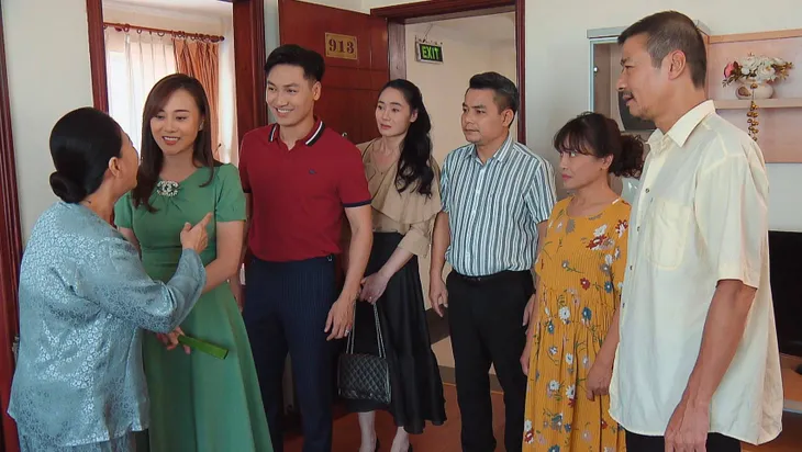Hương vị tình thân phần 2 - Tập 50: Bà Bích trách cứ ông Sinh hại Nam - Ảnh 8. Hương vị tình thân phần 2 - Tập 50: Bà Bích trách cứ ông Sinh hại Nam - Ảnh 8.