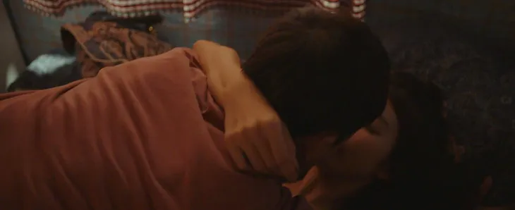 11 tháng 5 ngày: Đăng hôn Nhi trong cơn say mèm - Ảnh 5. 11 tháng 5 ngày: Đăng hôn Nhi trong cơn say mèm - Ảnh 5.