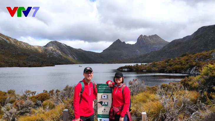 Cùng Phoebe Trần trò chuyện với Giáo sư, Cán bộ Đại học Tasmania trong IFO Nightly Show số 13 - Ảnh 6. Cùng Phoebe Trần trò chuyện với Giáo sư, Cán bộ Đại học Tasmania trong IFO Nightly Show số 13 - Ảnh 6.