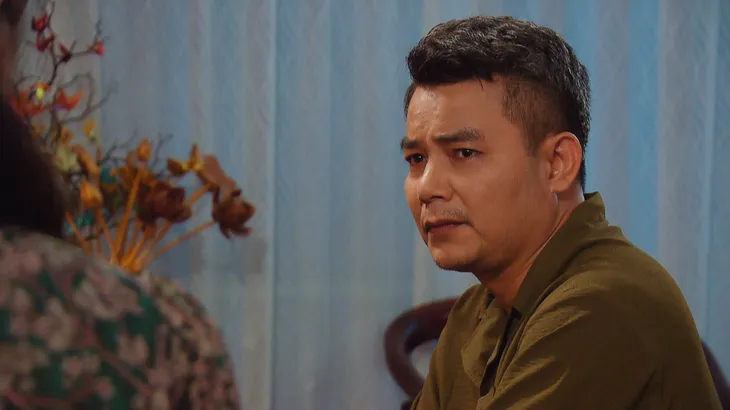 Hương vị tình thân phần 2 - Tập 51: Ông Sinh bị dàn cảnh bêu xấu, Long điều tra chủ mưu - Ảnh 2. Hương vị tình thân phần 2 - Tập 51: Ông Sinh bị dàn cảnh bêu xấu, Long điều tra chủ mưu - Ảnh 2.