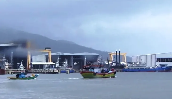 Đà Nẵng chủ động vừa chống dịch vừa ứng phó với mưa lớn - Ảnh 2.