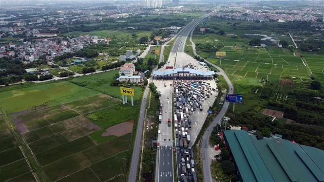 Kỷ niệm 67 năm Ngày giải phóng Thủ đô: Hà Nội kiên cường chống dịch COVID-19 - Ảnh 8. Kỷ niệm 67 năm Ngày giải phóng Thủ đô: Hà Nội kiên cường chống dịch COVID-19 - Ảnh 8.