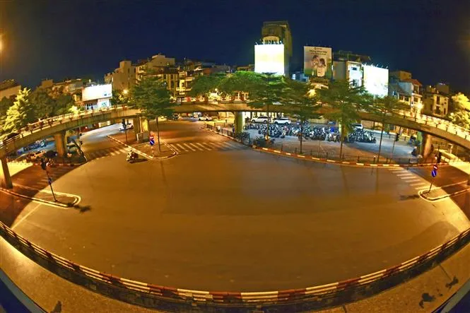 Kỷ niệm 67 năm Ngày giải phóng Thủ đô: Hà Nội kiên cường chống dịch COVID-19 - Ảnh 10. Kỷ niệm 67 năm Ngày giải phóng Thủ đô: Hà Nội kiên cường chống dịch COVID-19 - Ảnh 10.