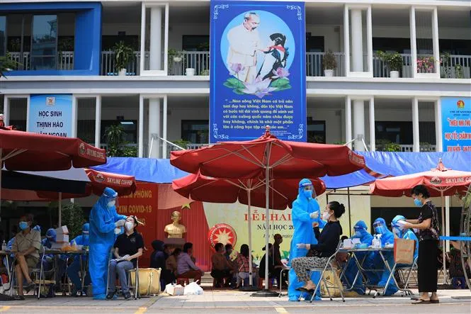 Kỷ niệm 67 năm Ngày giải phóng Thủ đô: Hà Nội kiên cường chống dịch COVID-19 - Ảnh 14. Kỷ niệm 67 năm Ngày giải phóng Thủ đô: Hà Nội kiên cường chống dịch COVID-19 - Ảnh 14.