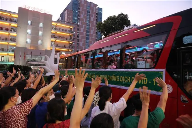 Kỷ niệm 67 năm Ngày giải phóng Thủ đô: Hà Nội kiên cường chống dịch COVID-19 - Ảnh 24. Kỷ niệm 67 năm Ngày giải phóng Thủ đô: Hà Nội kiên cường chống dịch COVID-19 - Ảnh 24.