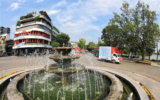 Kỷ niệm 67 năm Ngày giải phóng Thủ đô: Hà Nội kiên cường chống dịch COVID-19 - Ảnh 5. Kỷ niệm 67 năm Ngày giải phóng Thủ đô: Hà Nội kiên cường chống dịch COVID-19 - Ảnh 5.