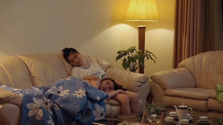 Ngày mai bình yên - Tập 17: Bà Trúc là F2 lại sốt cao, cả nhà lo sốt vó - Ảnh 2. Ngày mai bình yên - Tập 17: Bà Trúc là F2 lại sốt cao, cả nhà lo sốt vó - Ảnh 2.