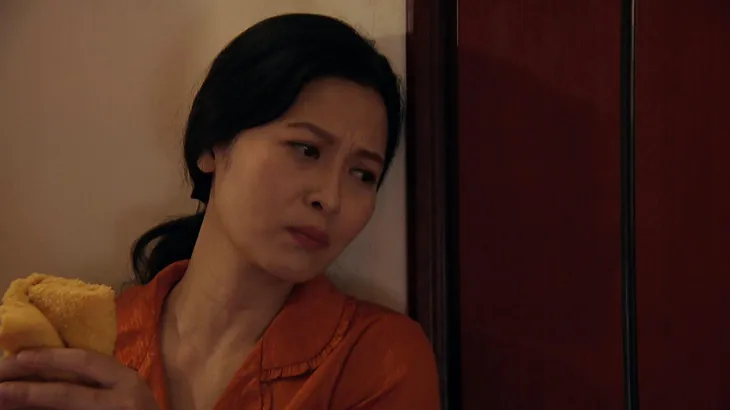 Ngày mai bình yên - Tập 17: Bà Trúc là F2 lại sốt cao, cả nhà lo sốt vó - Ảnh 5. Ngày mai bình yên - Tập 17: Bà Trúc là F2 lại sốt cao, cả nhà lo sốt vó - Ảnh 5.
