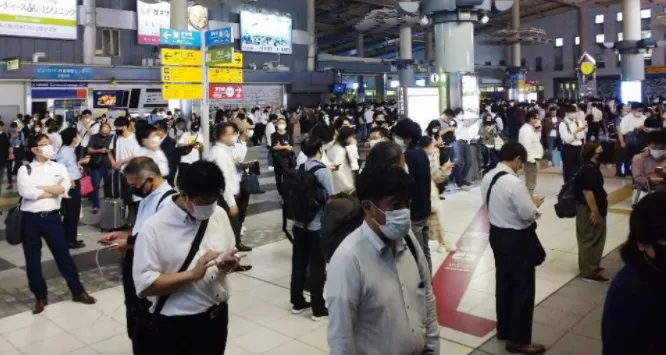 Động đất mạnh rung chuyển Tokyo, làm gián đoạn giao thông và hơn 20 người bị thương - Ảnh 2.
