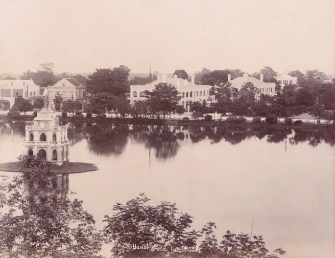 Triển lãm Hồ Gươm, giao lộ Đông - Tây - Ảnh 3. Triển lãm Hồ Gươm, giao lộ Đông - Tây - Ảnh 3.