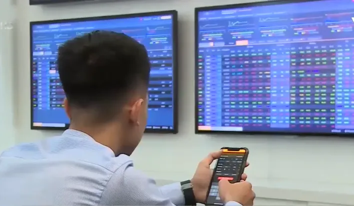 Tìm cơ hội trên thị trường chứng khoán những tháng cuối năm - Ảnh 1. Tìm cơ hội trên thị trường chứng khoán những tháng cuối năm - Ảnh 1.