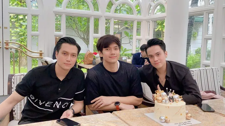 Diễn viên Việt tuần qua: Thu Hoài mừng sinh nhật bên chồng đại gia, Khả Ngân để lộ nóc nhà - Ảnh 12. Diễn viên Việt tuần qua: Thu Hoài mừng sinh nhật bên chồng đại gia, Khả Ngân để lộ nóc nhà - Ảnh 12.