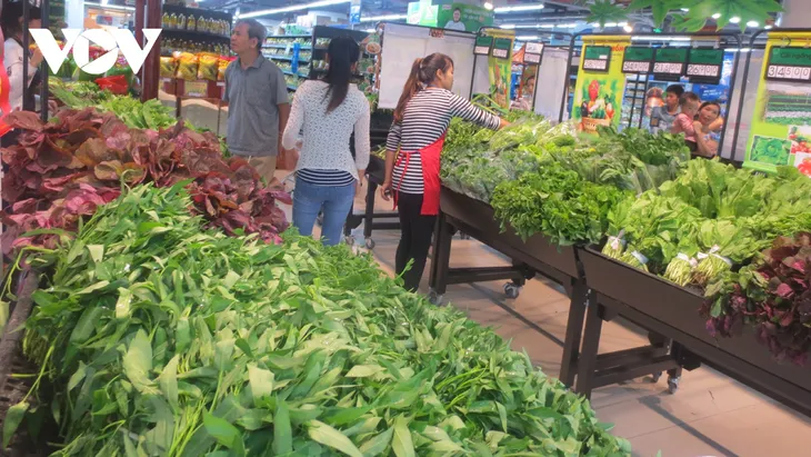 Rau xanh tăng giá chóng mặt, có loại đắt hơn cả thịt lợn - Ảnh 3. Rau xanh tăng giá chóng mặt, có loại đắt hơn cả thịt lợn - Ảnh 3.
