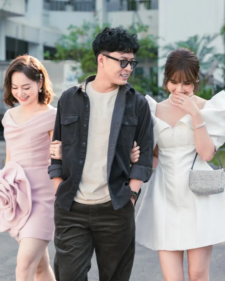Huyền Lizzie đẹp mọi góc nhìn, đọ dáng bên dàn diễn viên Thương ngày nắng về - Ảnh 6. Huyền Lizzie đẹp mọi góc nhìn, đọ dáng bên dàn diễn viên Thương ngày nắng về - Ảnh 6.