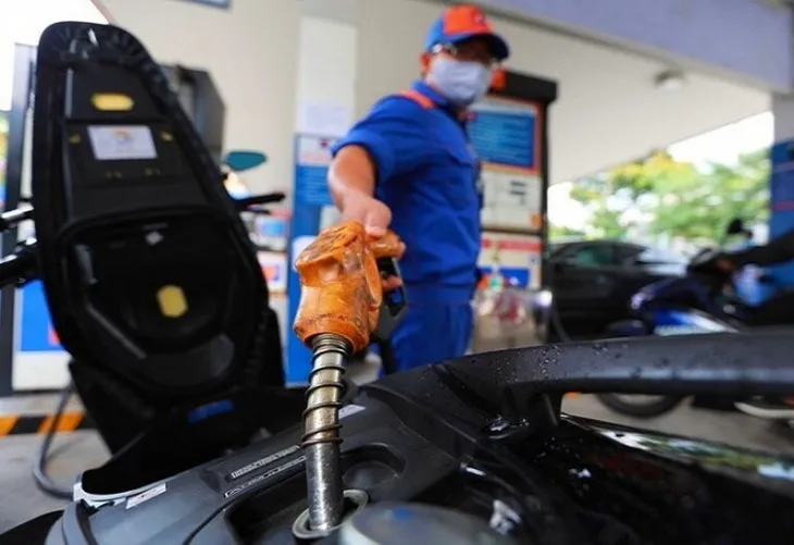 Lùi ngày điều chỉnh giá xăng - Ảnh 1. Lùi ngày điều chỉnh giá xăng - Ảnh 1.