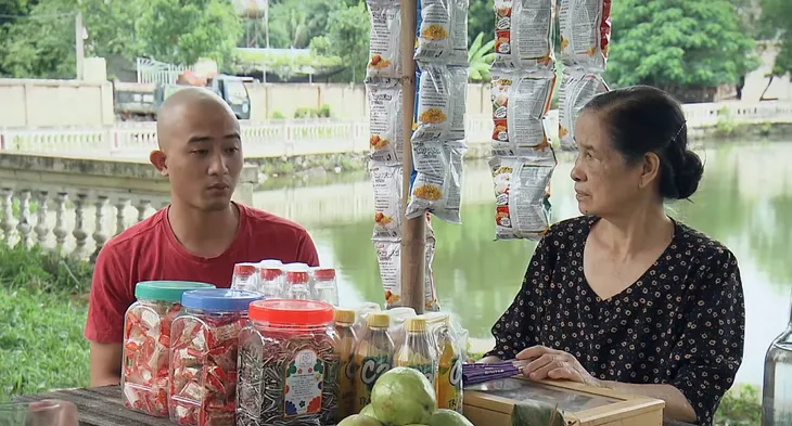Phố trong làng - Tập 3: Tú bà công khai đưa hối lộ Nam ở trụ sở công an - Ảnh 6.