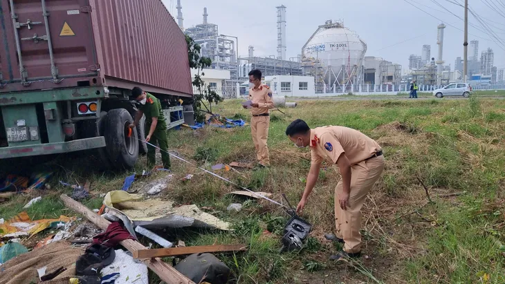 Bà Rịa – Vũng Tàu: Xe Container mất lái tông vào quán nước ven đường, 2 người thương vong - Ảnh 2.