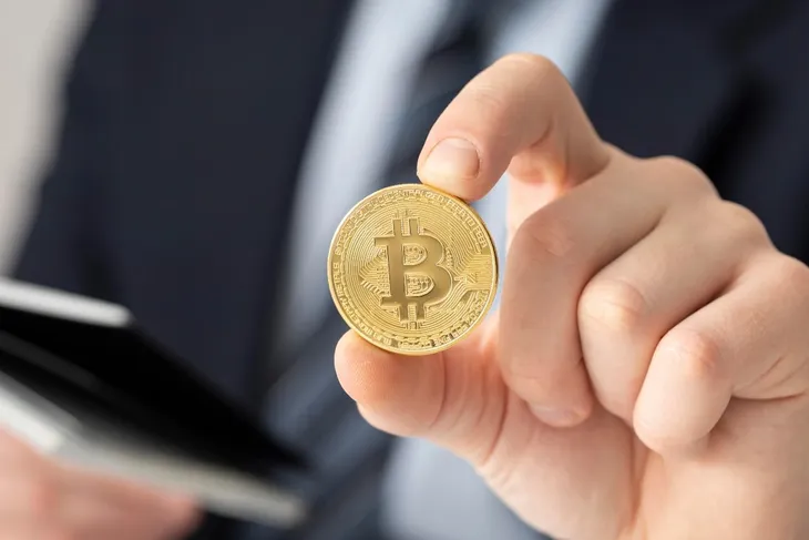 Bitcoin trượt dốc sau khi đạt đỉnh - Ảnh 1.