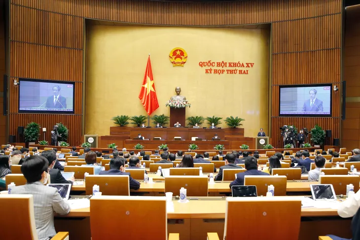 Bộ trưởng GD&ĐT nói gì về tình trạng ép học thêm trực tuyến, SGK thiếu tính giáo dục? - Ảnh 2. Bộ trưởng GD&ĐT nói gì về tình trạng ép học thêm trực tuyến, SGK thiếu tính giáo dục? - Ảnh 2.