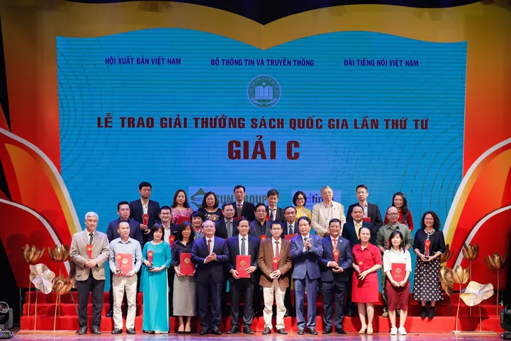 Hai tác phẩm đoạt giải A tại Giải thưởng Sách quốc gia 2021 - Ảnh 3. Hai tác phẩm đoạt giải A tại Giải thưởng Sách quốc gia 2021 - Ảnh 3.