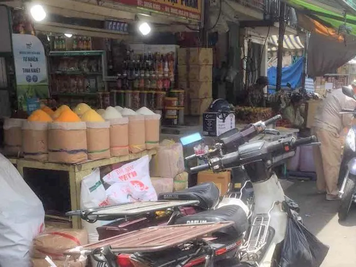 Đường lậu bị triệt phá ráo riết dịp cuối năm - Ảnh 3. Đường lậu bị triệt phá ráo riết dịp cuối năm - Ảnh 3.