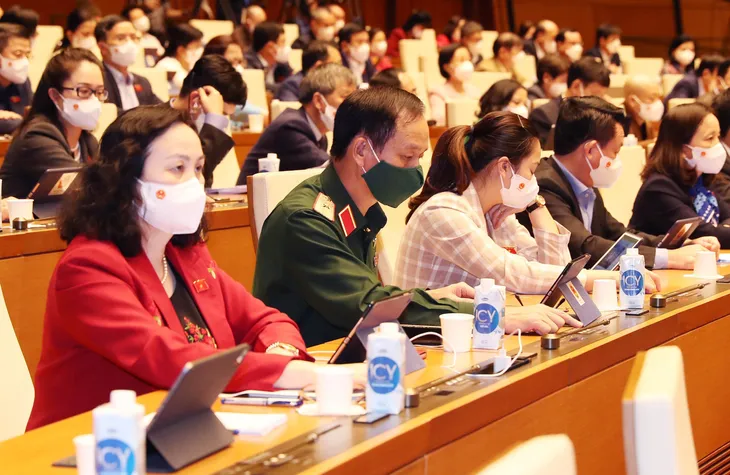 Quốc hội chốt lùi thời điểm thực hiện cải cách chính sách tiền lương - Ảnh 1. Quốc hội chốt lùi thời điểm thực hiện cải cách chính sách tiền lương - Ảnh 1.